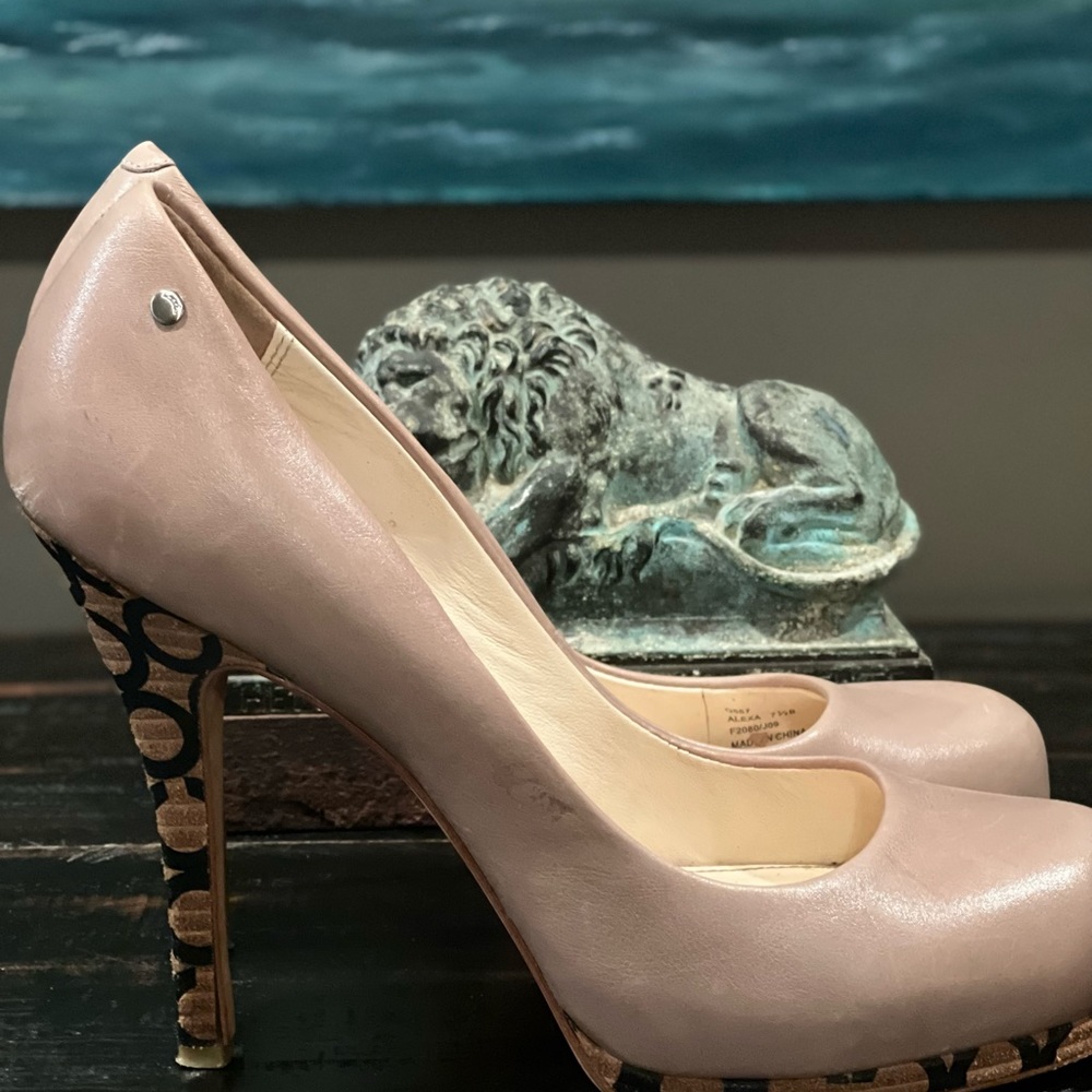 Coach taupe logo heels